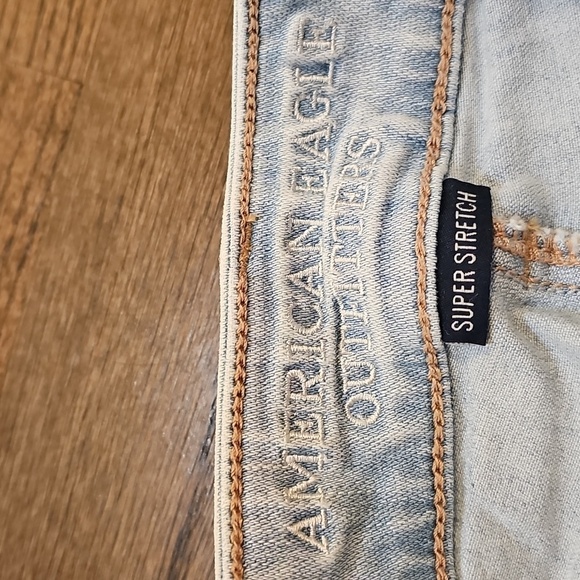 American Eagle Outfitters Light Wash Distressed Jean Shorts - Picture 2 of 12